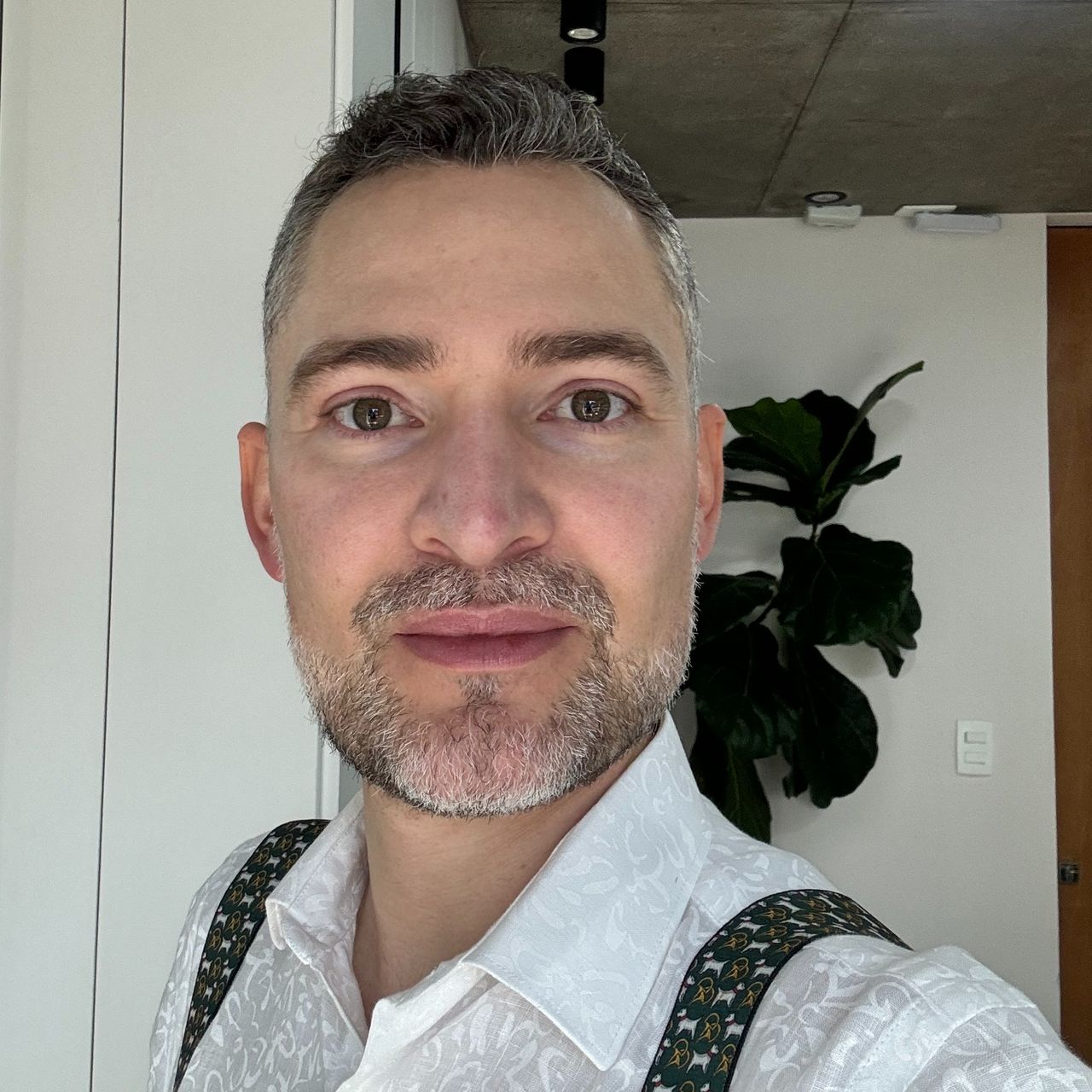 Dr. Orlando Oliveira de Morais — Dermatologista, Clínica Avallon Brasília